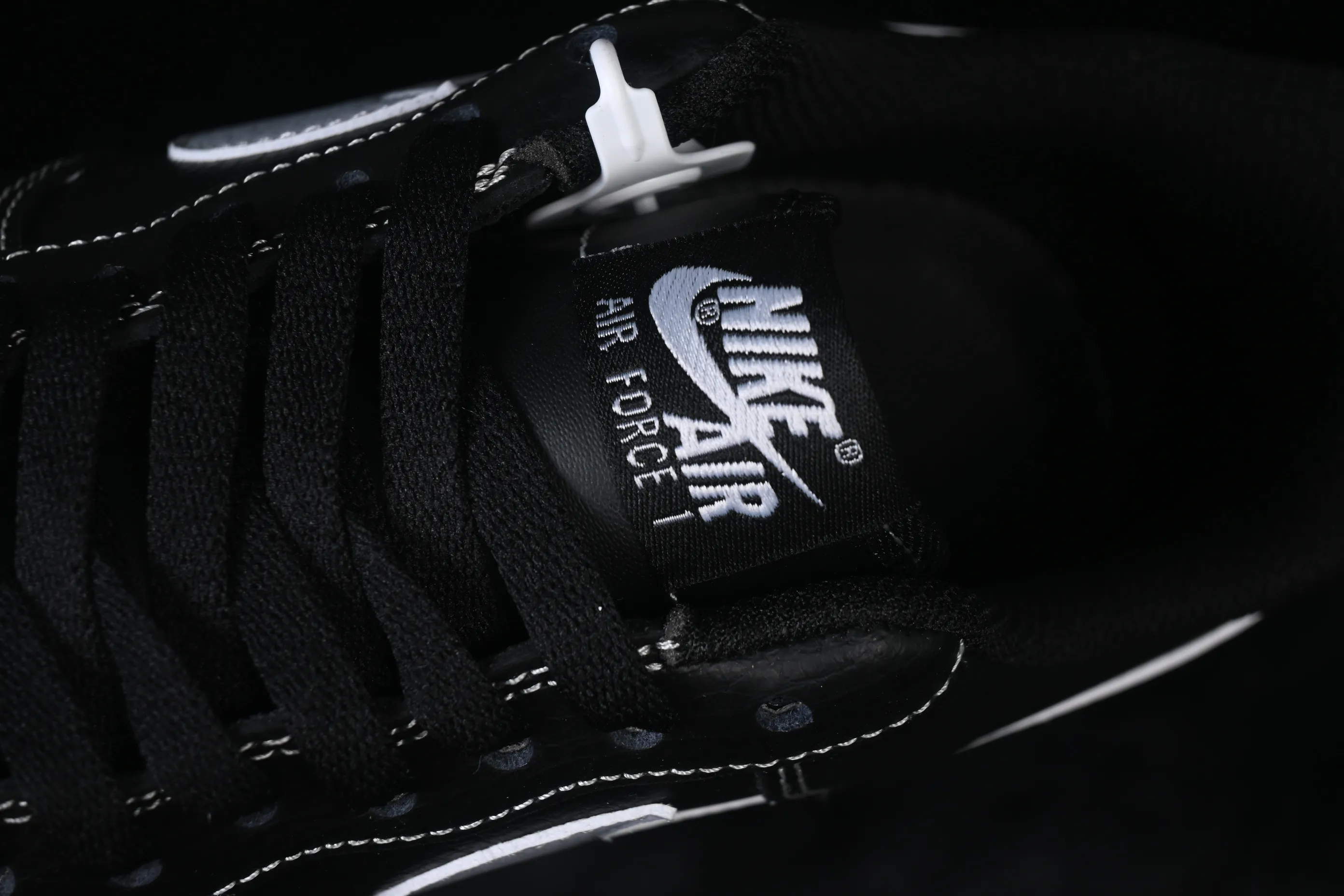 All categories Nk Air Force 1 Air Force series Nk Air Force 1 Low Air Force low-top Nike Air Force 1'07 Low black and silver small hook Air Force 1 low-top casual sneakers ZH0316-154